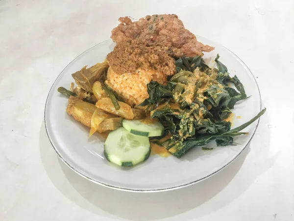 Nasi Padang Veya Padang Pirinç Köri Pirinç Yan Yemekler Padang — Stok fotoğraf