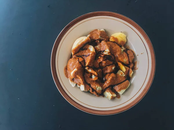 Siomay Balık Kek Köfte Patates Yumurta Lahana Rulo Koyu Arka — Stok fotoğraf