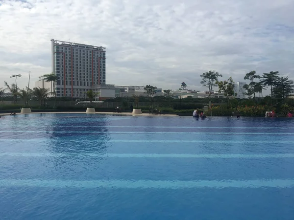 Blick Auf Das Städtische Schwimmbad Wohngebiet — Stockfoto