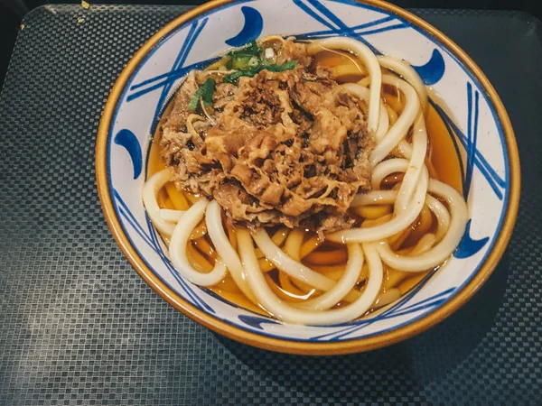 Mie Udon Makanan Jepang Dengan Beberapa Daging Close Dalam Mangkuk — Stok Foto