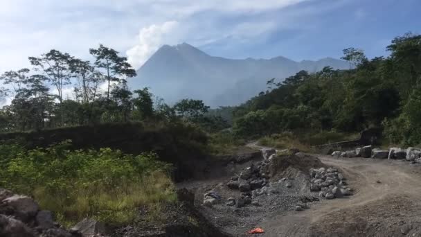 Vyhlídkový Pohled Sopečnou Horu Merapi Pod Mračnou Oblohou Yogyakarta Indonésie — Stock video