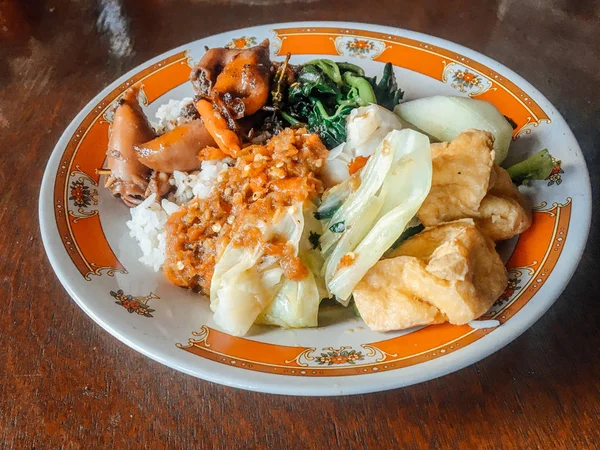 Nasi Tempong Vagy Sego Tempong Hagyományos Fűszeres Kulináris Élelmiszerek Banyuwangi — Stock Fotó