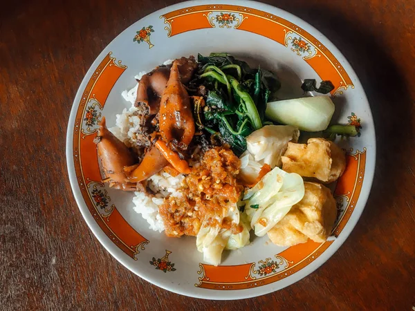 Nasi Tempong Eller Sego Tempong Traditionell Kryddig Kulinarisk Mat Banyuwangi — Stockfoto