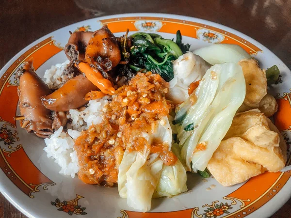 Nasi Tempong Oder Sego Tempong Traditionelle Würzige Kulinarische Speisen Aus — Stockfoto