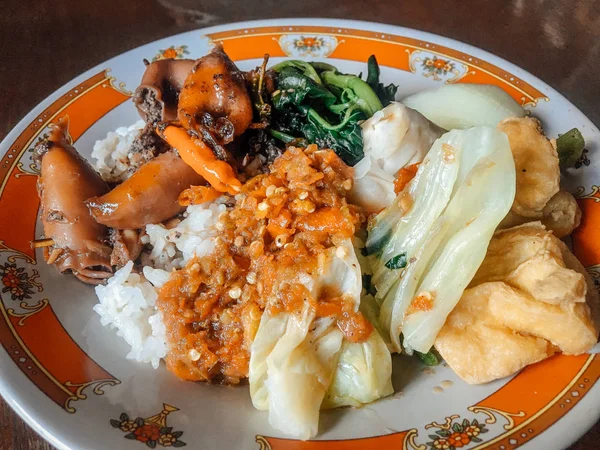 Nasi Tempong Oder Sego Tempong Traditionelle Würzige Kulinarische Speisen Aus — Stockfoto