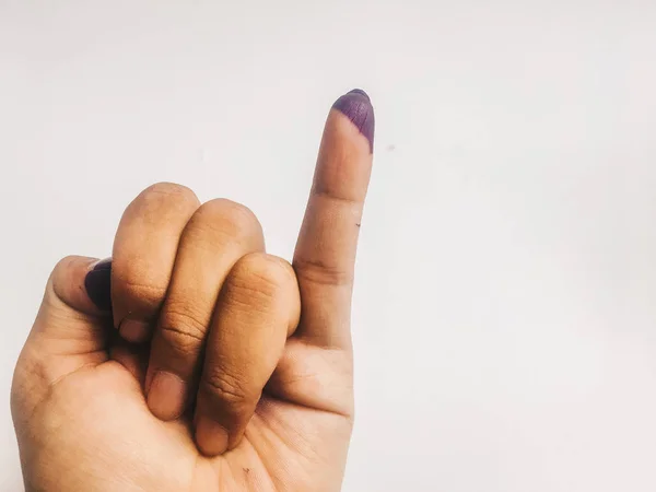 Dedo Meñique Tintado Una Mano Hombre Aislado Sobre Fondo Blanco — Foto de Stock