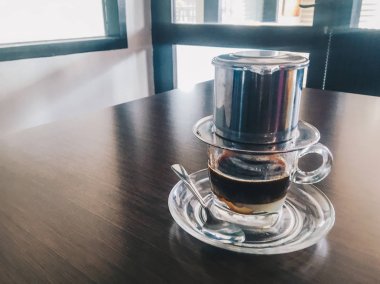 masada metal su ısıtıcısı ve cam ile kahve yapma