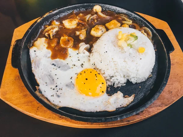 Arroz Com Ovo Frito Ensolarado Carne Grelhada Carne Bovina Com — Fotografia de Stock