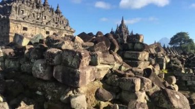Candi Plaosan veya Plaosan Tapınağı, Plaosan Kompleksi tapınağında. Bugisan köyünde bulunan Cava Budist tapınaklarından biri, Prambanan, Yogyakarta yakınlarındaki Klaten Regency, Orta Java, Endonezya