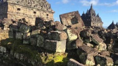 Candi Plaosan veya Plaosan Tapınağı, Plaosan Kompleksi tapınağında. Bugisan köyünde bulunan Cava Budist tapınaklarından biri, Prambanan, Yogyakarta yakınlarındaki Klaten Regency, Orta Java, Endonezya