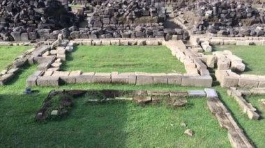 Candi Plaosan veya Plaosan Tapınağı, Plaosan Kompleksi tapınağında. Bugisan köyünde bulunan Cava Budist tapınaklarından biri, Prambanan, Yogyakarta yakınlarındaki Klaten Regency, Orta Java, Endonezya
