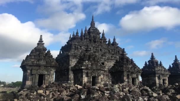 坎迪普拉桑或普拉桑寺在普拉桑复杂寺庙 位于印度尼西亚中爪哇省日惹附近的普兰巴南的布吉桑村的爪哇佛教寺庙之一 — 图库视频影像