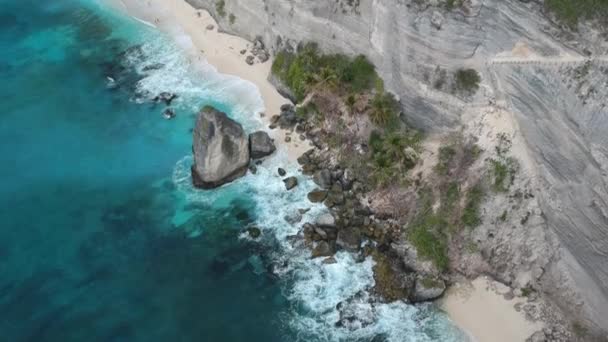 Luchtfoto Drone Top Uitzicht Coral Beach Blue Ocean Waves Nusa — Stockvideo