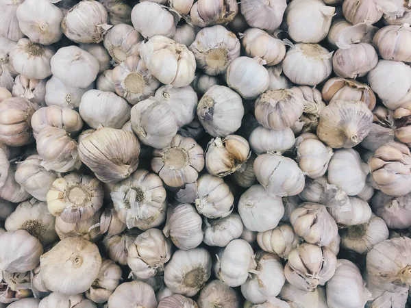 Ein Bund Frischer Knoblauch Der Auf Dem Hof Verkauft Wird — Stockfoto