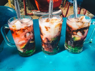 Doger Ice (Es Doger) Endonezya geleneksel tatlı. Çok lezzetli Es Doger. Endonezya geleneksel Dondurma