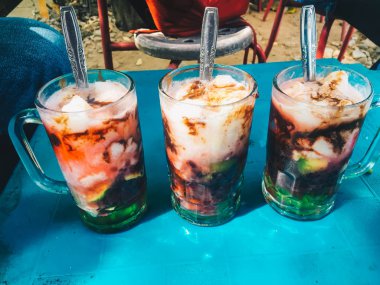 Doger Ice (Es Doger) Endonezya geleneksel tatlı. Çok lezzetli Es Doger. Endonezya geleneksel Dondurma