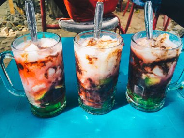 Doger Ice (Es Doger) Endonezya geleneksel tatlı. Çok lezzetli Es Doger. Endonezya geleneksel Dondurma