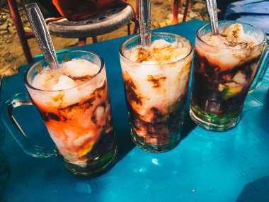 Doger Ice (Es Doger) Endonezya geleneksel tatlı. Çok lezzetli Es Doger. Endonezya geleneksel Dondurma