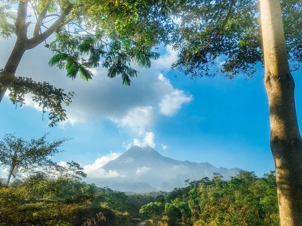 Вид Вулкан Мерапи Джокьякарта Индонезия — стоковое фото