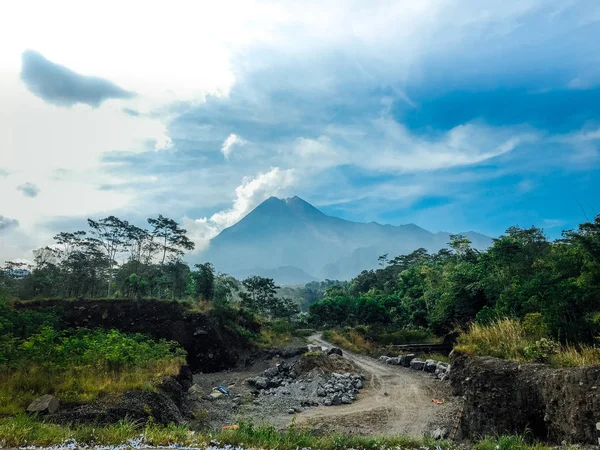 Pemandangan Indah Gunung Merapi Yogyakarta Indonesia Stok Lukisan  