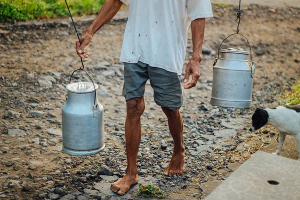 Geleneksel Süt Işçisi Veya Süt Adam Boyolali Endonezya Geleneksel Çiftlikten — Stok fotoğraf