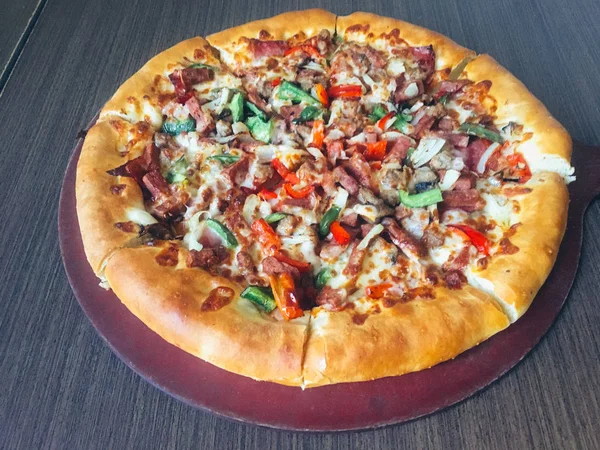 Sliced Pizza Meat Vegetables Served Dark Table — Stock Photo, Image