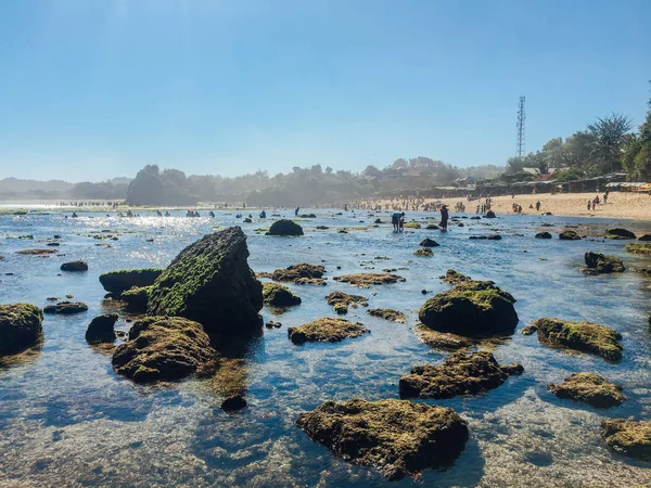 Belle Plage Gunung Kidul Indonésie Lumière Jour Avec Des Gens — Photo