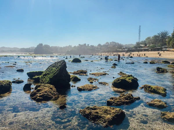 Belle Plage Gunung Kidul Indonésie Lumière Jour Avec Des Gens — Photo