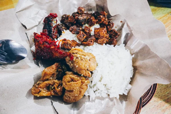 Nasi Jamblang Atau Sego Jamblang Hidangan Padi Tradisional Dari Cirebon — Stok Foto