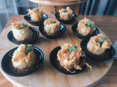 Küçük tabakta Asya mezeleri, kapatın.