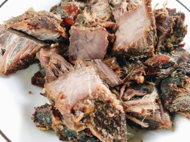 Baharatlı ve otlu ızgara balık.