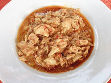 Et ve domates soslu domuz eti.