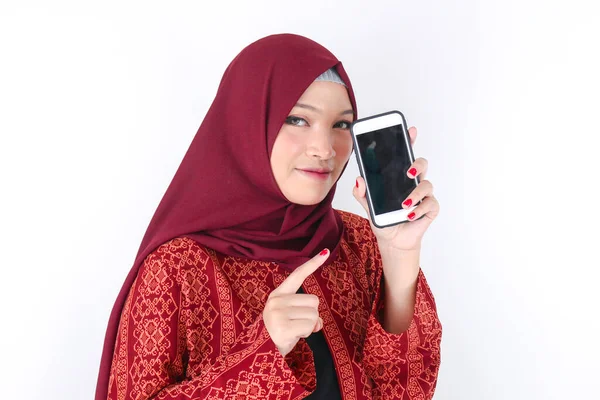 Young Asian Islam Woman Smiling Pointing Smartphone Standing White Background — Stock Photo, Image