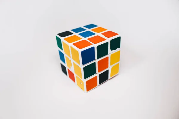 Yogyakarta Indonésia Novembro 2019 Brinquedo Cubo Rubik 3X3 Isolado Fundo — Fotografia de Stock