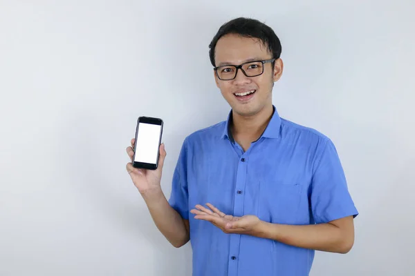 Giovane Uomo Asiatico Indossare Camicia Blu Piedi Sorridente Che Punta — Foto Stock