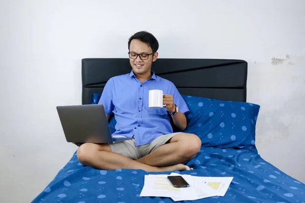 Young Asian Man Smile Enjoy Working Home Laptop Cup Coffee — Stock Photo, Image