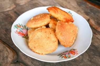 Apem, Apam ya da Appam, Endonezya 'dan geleneksel atıştırmalık ya da yemektir. Pirinç unu, yumurta, hindistan cevizi sütü, şeker ve bant ve biraz tuzdan yapılmış ve sonra yanmış ya da buğulanmış..