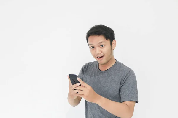 Wow Cara Sentirse Feliz Joven Asiático Hombre Camiseta Gris Sorprenden —  Fotos de Stock