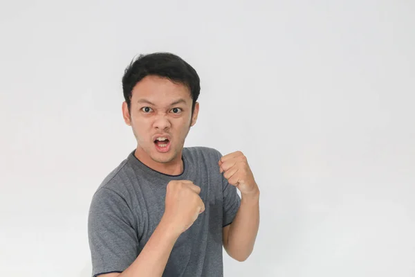 Kızgın Nefret Dolu Gri Tişörtlü Eli Kızgın Asyalı Bir Adamın — Stok fotoğraf