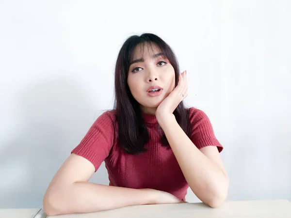 Hermosa Chica Asiática Loco Aburrido Aislado Sobre Fondo Blanco —  Fotos de Stock