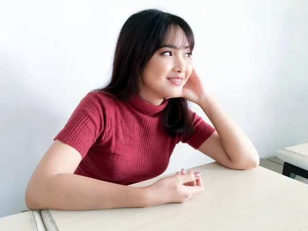 Adolescente Mulher Asiática Sentindo Feliz Sorrindo Olhando Para Câmera — Fotografia de Stock