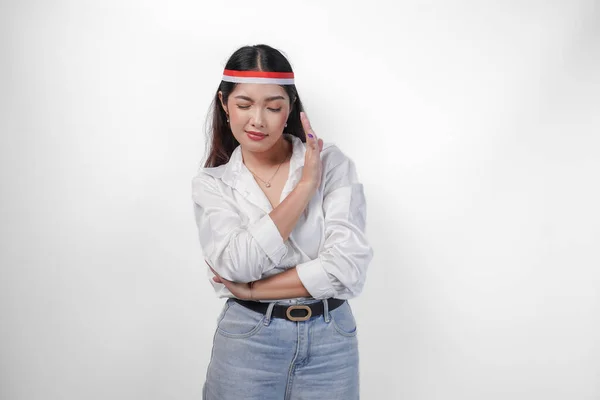 Wanita Muda Asia Mengenakan Pakaian Kasual Dan Ikat Kepala Bendera — Stok Foto