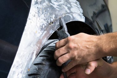 Dünyaca onarım araba dükkanda araba karoser.