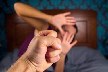 Aile içi şiddet agresif koca karısıyla.