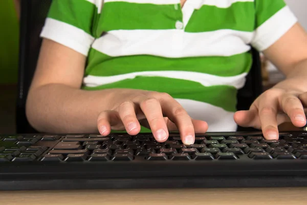 Niño Obeso Sentado Computadora Jugar Juego — Foto de Stock