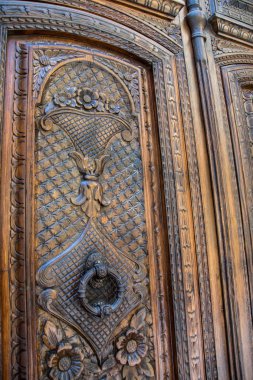 İspanya Granada'da eski ahşap kapı.