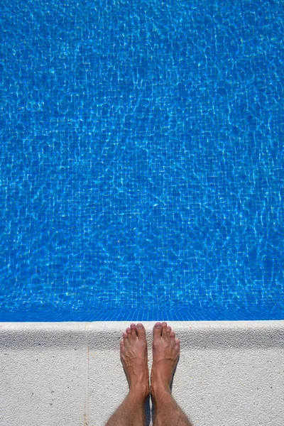 Mans Legs Edge Pool — Stock Photo, Image