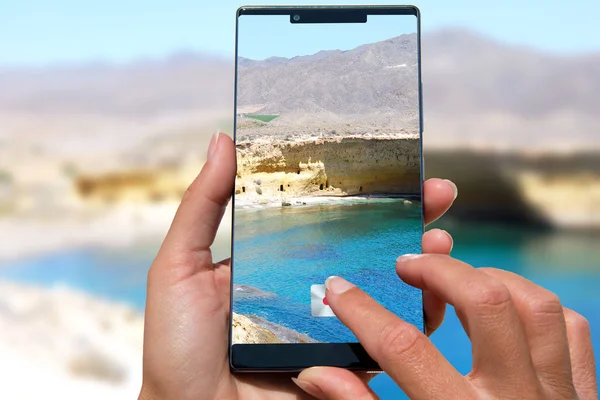 Mujer Con Teléfono Móvil Fotos Playa — Foto de Stock