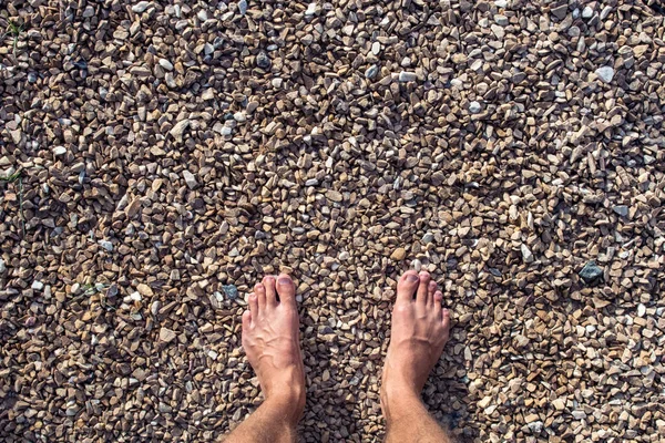 Nogi Mężczyzny Małe Kamienie — Zdjęcie stockowe