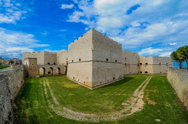16. yüzyılda kalenin yeniden yapılandırılması, kalelere güçlü topçu ların yerleştirilmesine olanak sağladı..